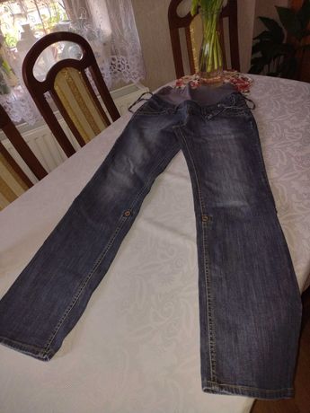 Sprzedam jeansy ciążowe w rozmiarze M. Stan bardzo dobry.