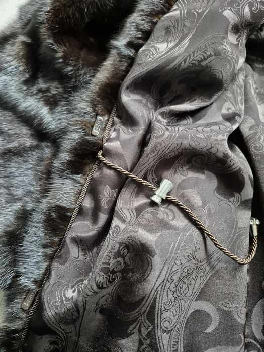 Норкова шуба з капюшоном