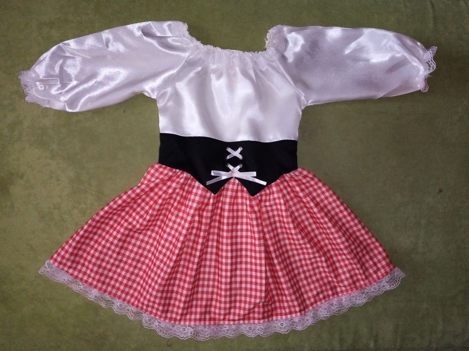 Красивое платье 3-4-5лет. Новое.