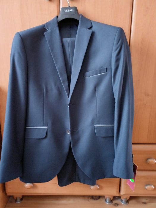 Garnitur granatowy nowy