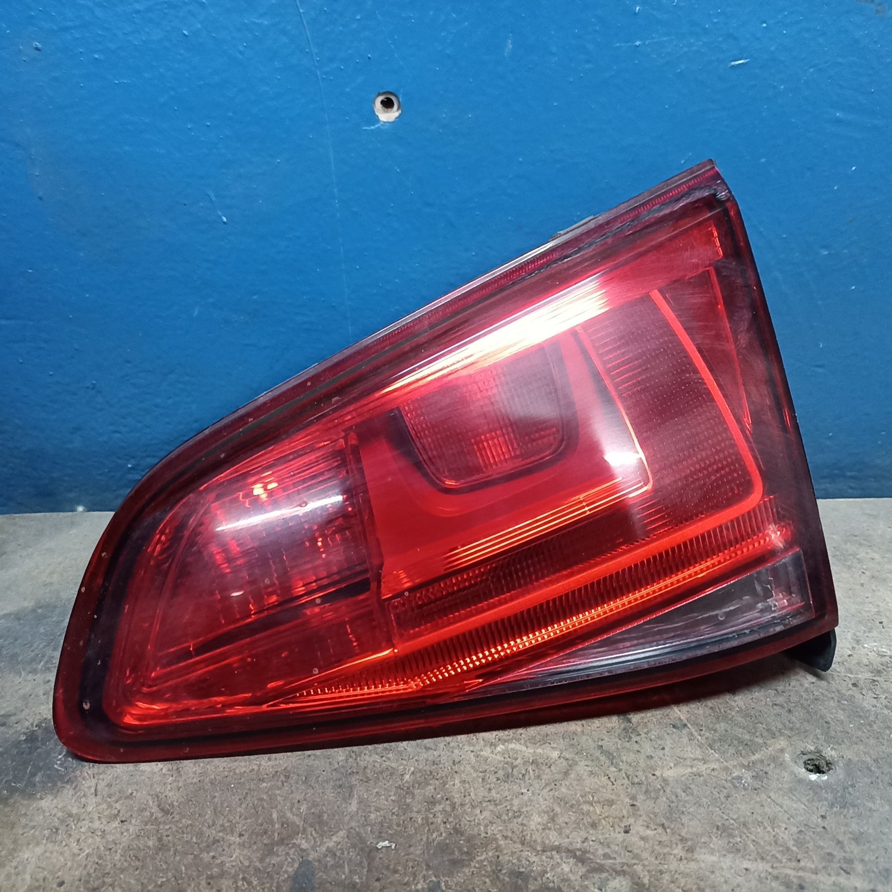 Lampa tylna prawa w klapę Vw Golf VII HB