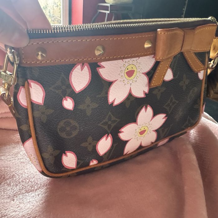 Louis Vuitton Pochete Monogram Cherry Blossom Marrom