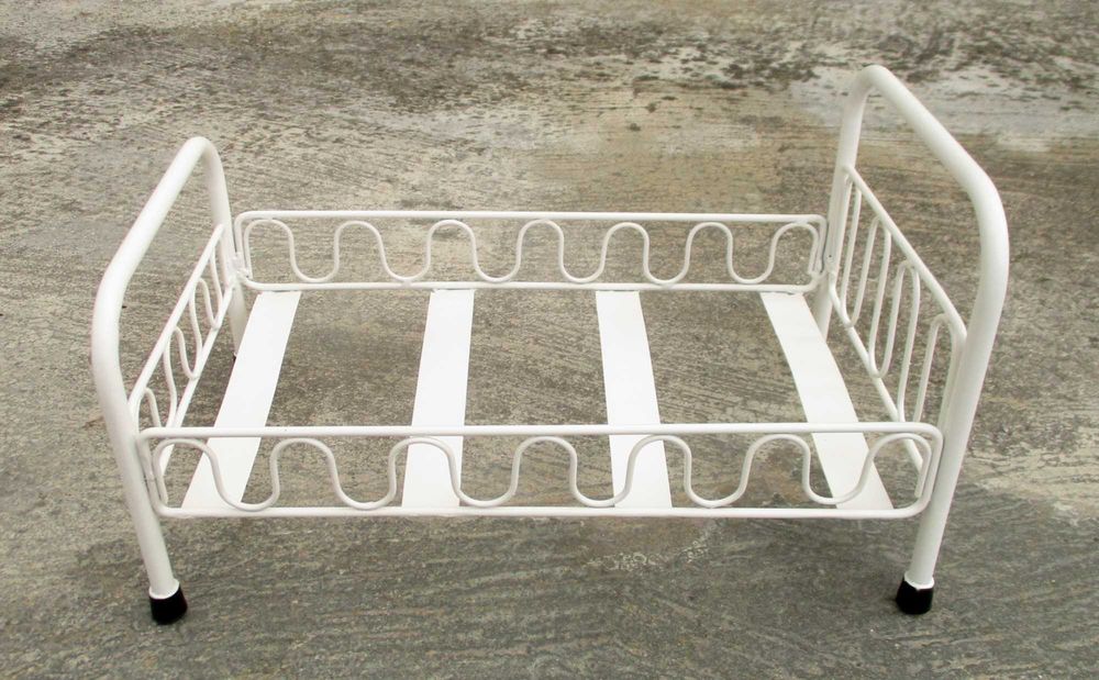 Cama de bonecas vintage