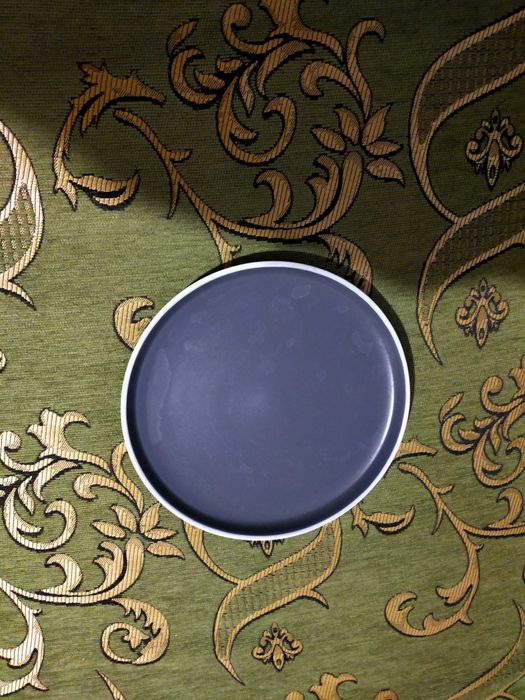 Пионы. Черная тарелка. Тарелка, роспись. Япония.