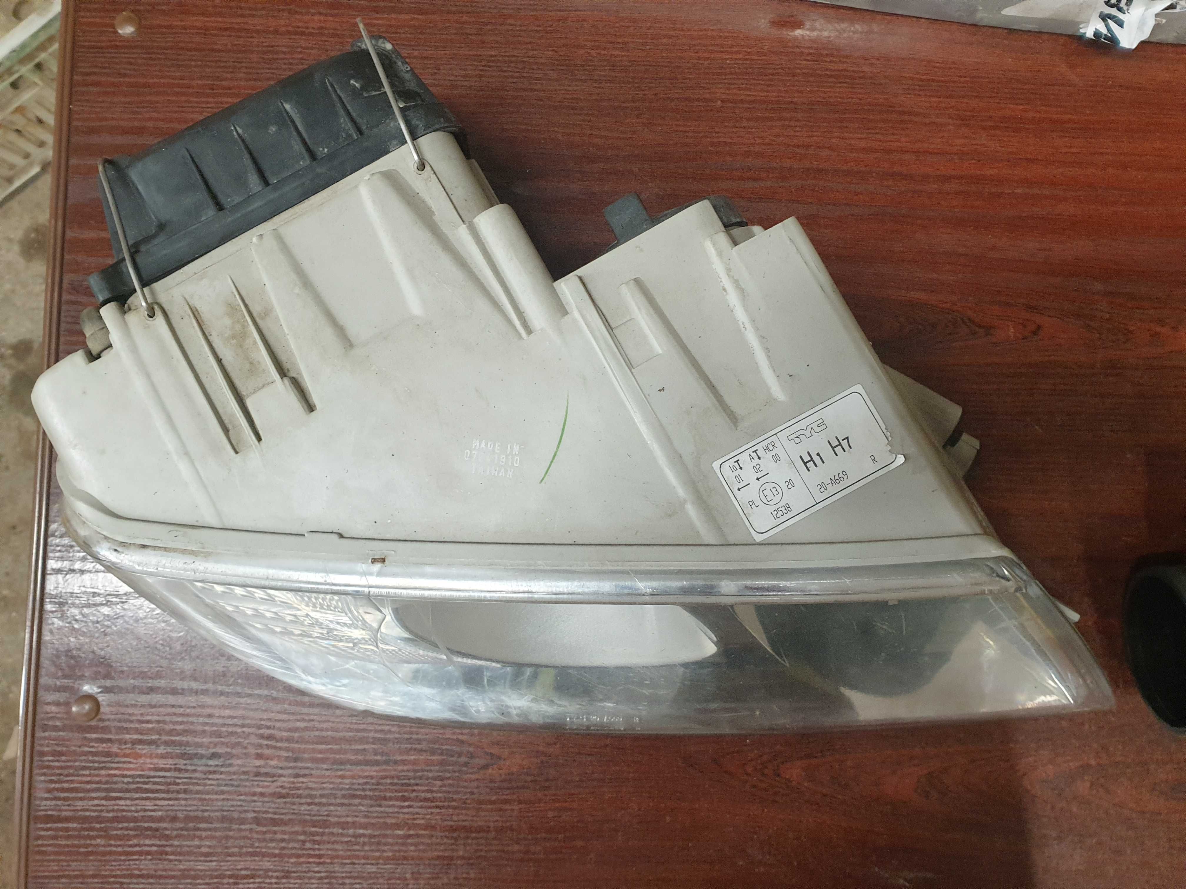 Prawa lampa skoda octavia II tyc