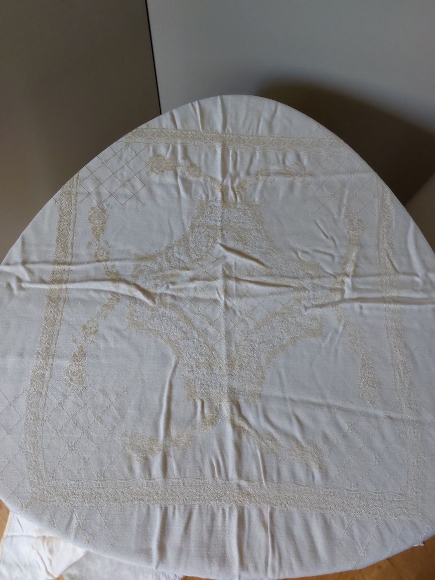 Kwadratowy obrus kremowy obrus 130x130, obrus na stół biały obrus 130