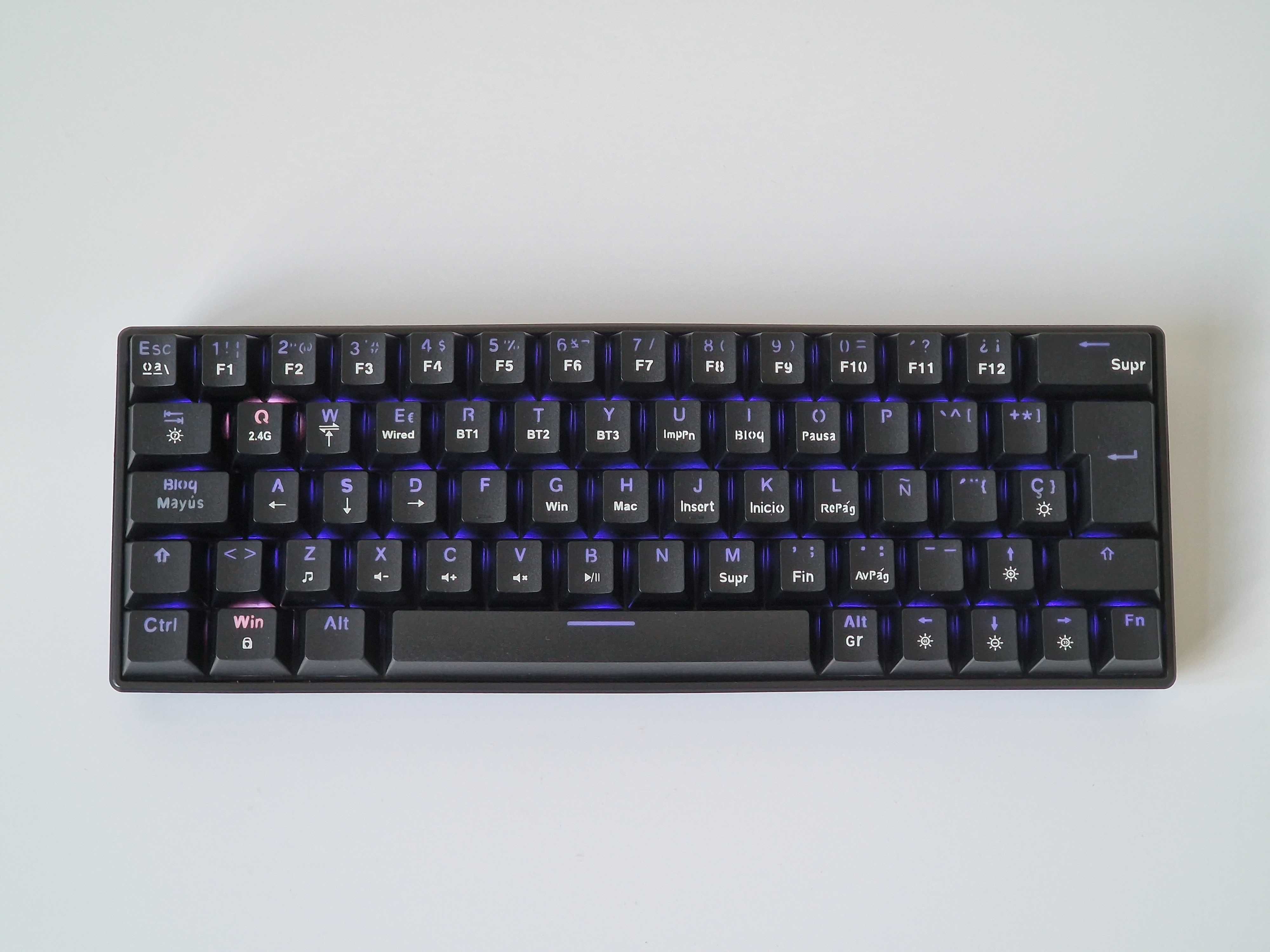 Mechaniczna klawiatura KROM Kyara - RGB