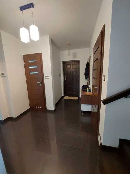 Dom w Piasecznie 102 m2 powierzchni mieszkalnej z dużym ogrodem