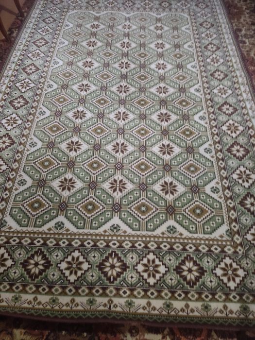 Продам гарний килим, самовивіз по місту
