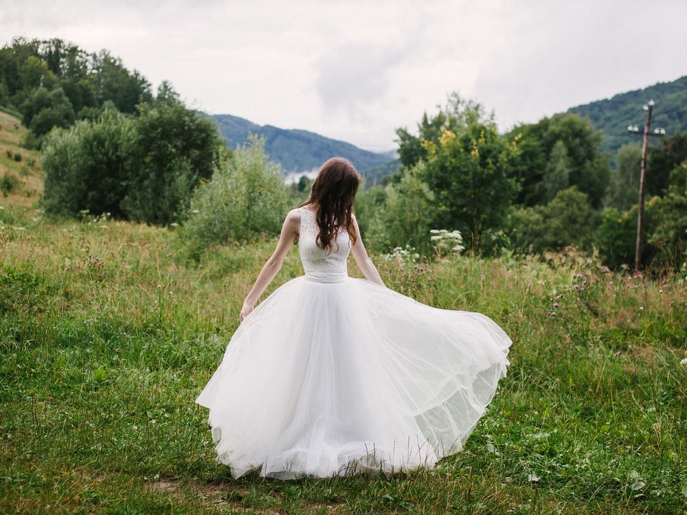 Свадебное платье длинное с французским кружевом