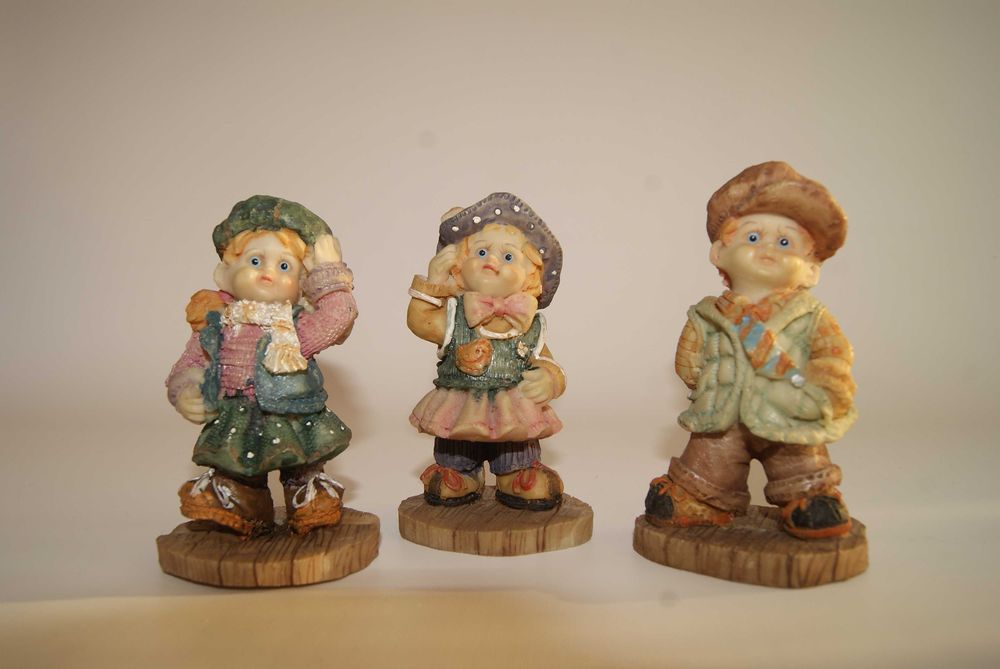 Ceramiczne figurki bawiących się dzieci zestaw 3sz