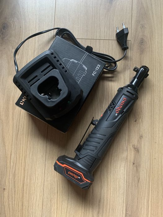 Акумуляторний тріскач Dnipro-M RW-12 з аккумулятором