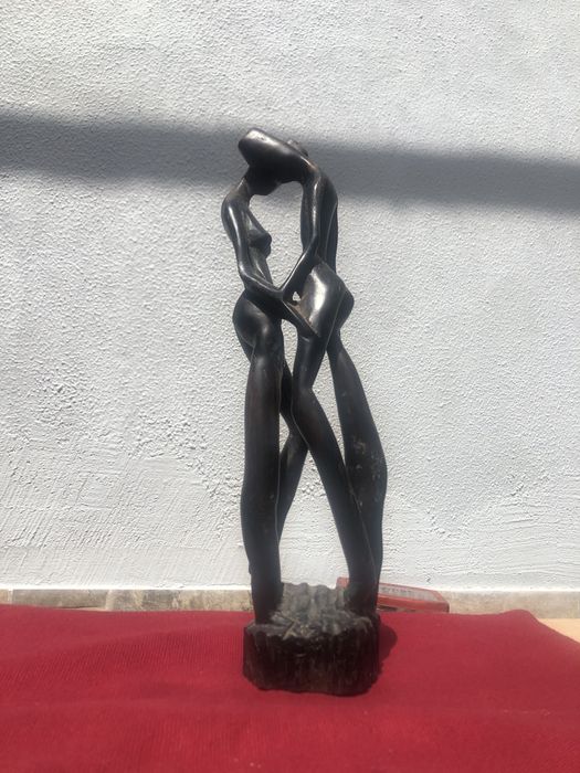 Estátua em pau preto