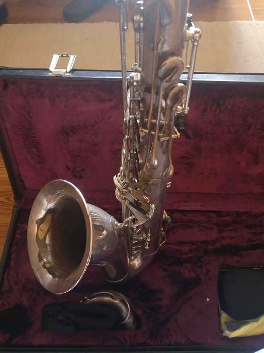 Saxofone Tenor marca "Condor"