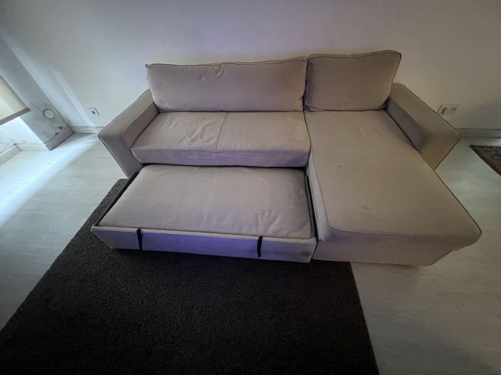 Sofa  cama com lugar para arrumamar  e mesa de 3 lugares estensíva