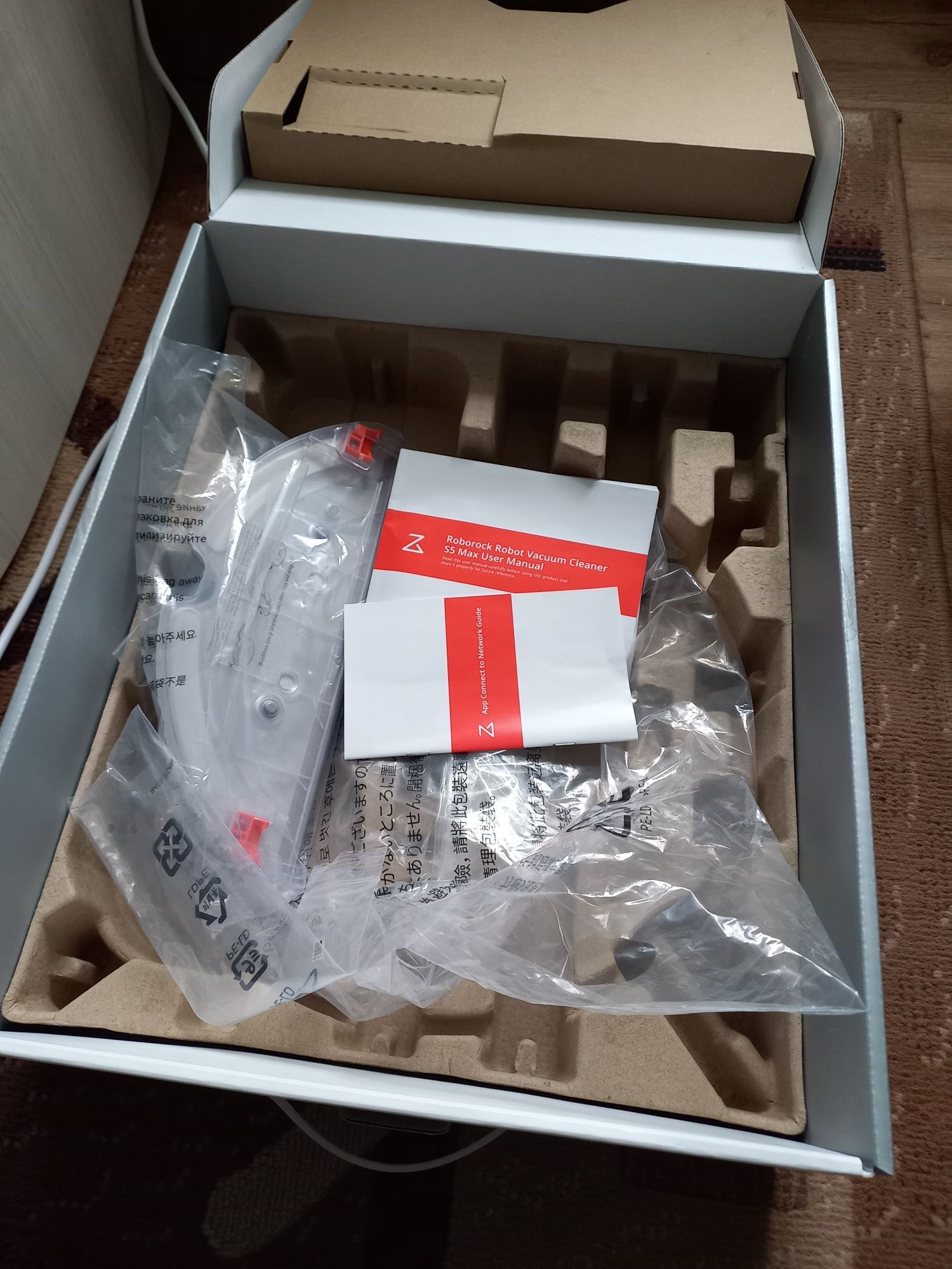 Продам робот пылесос RoboRocx S5