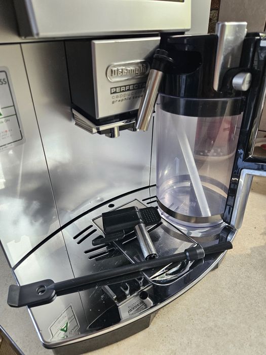 DeLonghi Perfecta ESAM 5600 ekspres do kawy ciśnieniowy 100%  sprawny