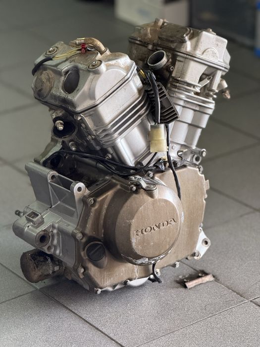 Motor Africa Twin XRV 750 RD04