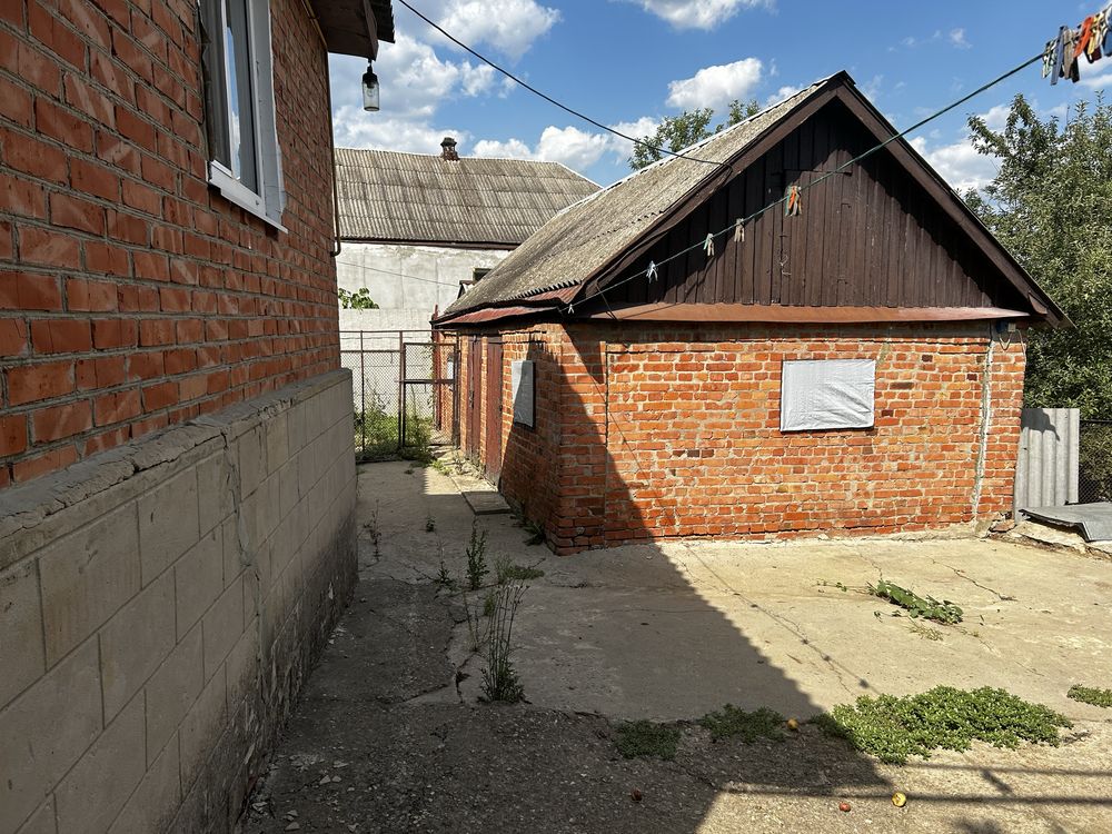 БУДИНОК у с. Мала Рогань