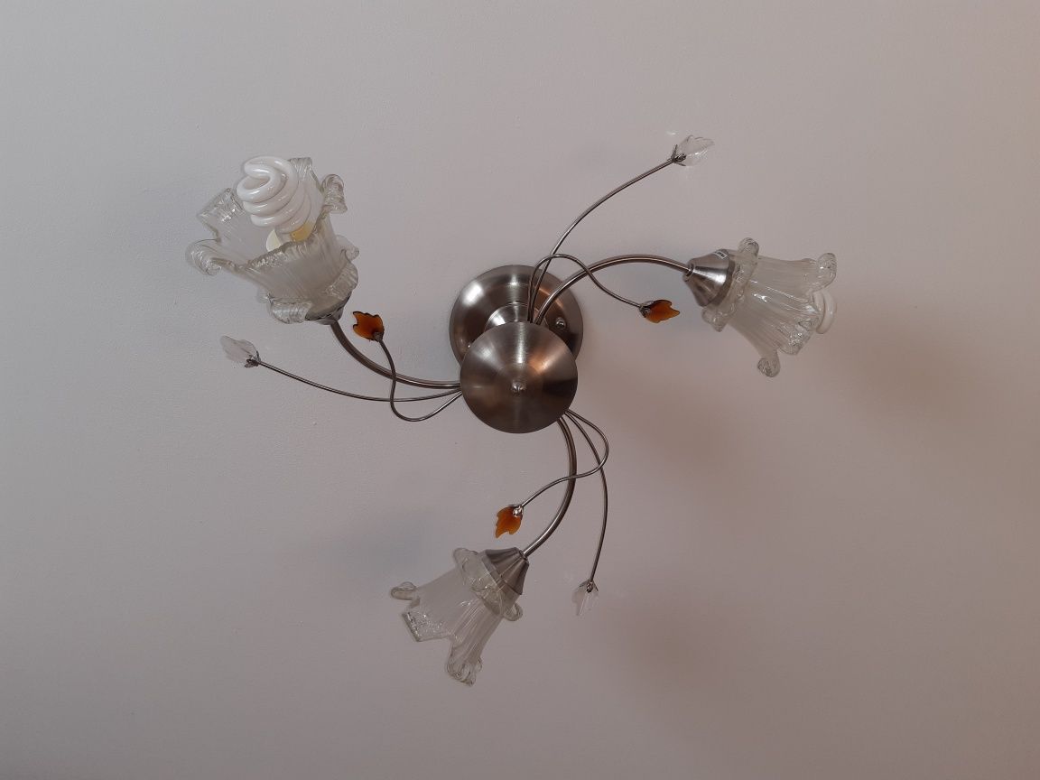 Lampa z 3 kloszami w kształcie kwiatów boho