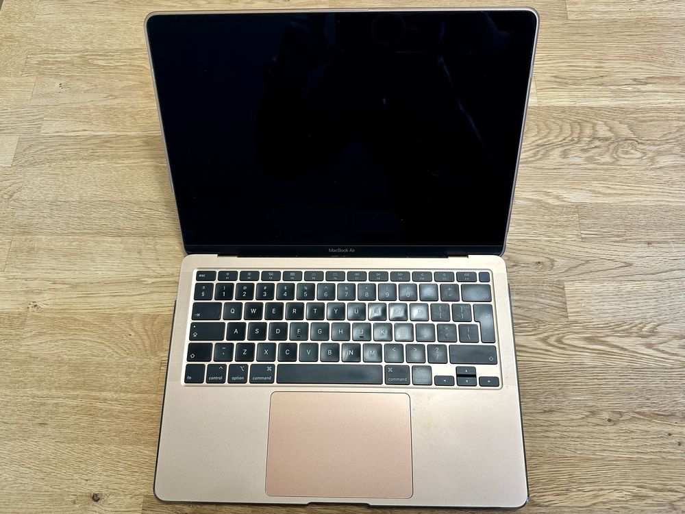 MacBook Air 13” Intel Core i5 1,1Ghz RAM 8GB  SSD 256 GB Gold