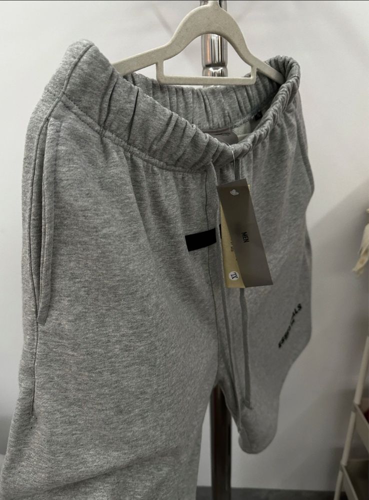 Шорти essentials