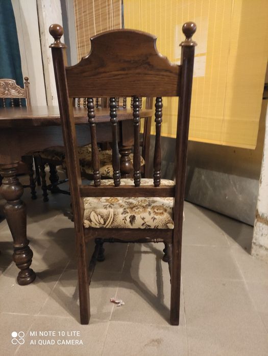 Dębowy stół z 6 stylowymi krzesłami