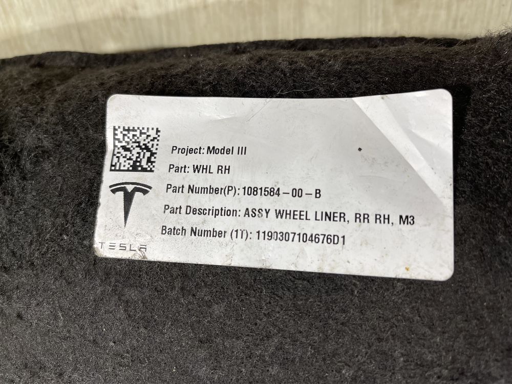 Подкрылок правый задний Tesla Model 3 підкрилок задній 1081584-00-B