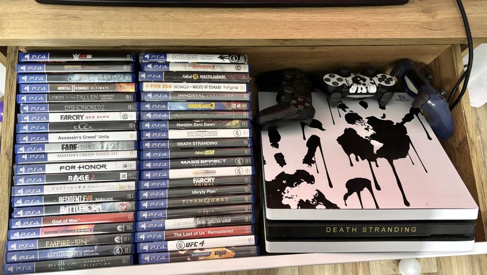 PS 4 Pro 1TB mega zestaw