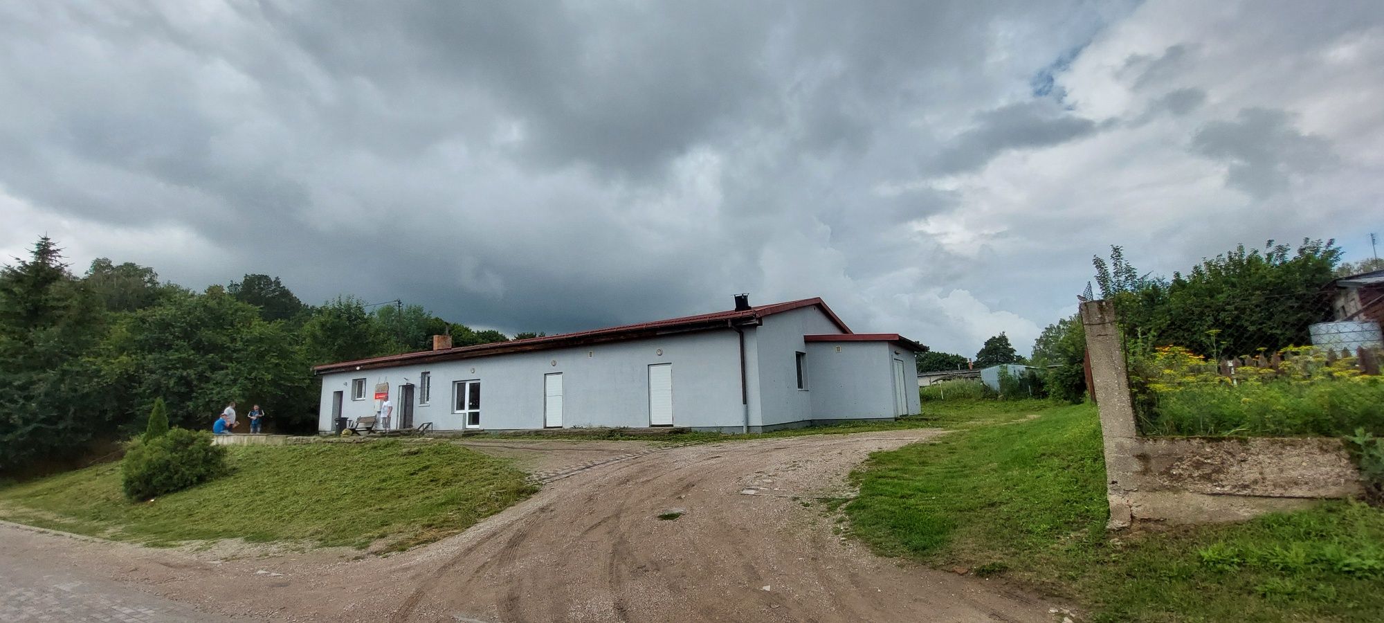 Sprzedaż/Wynajem Sklep/Magazyn/Hala 270m całość lub w części.