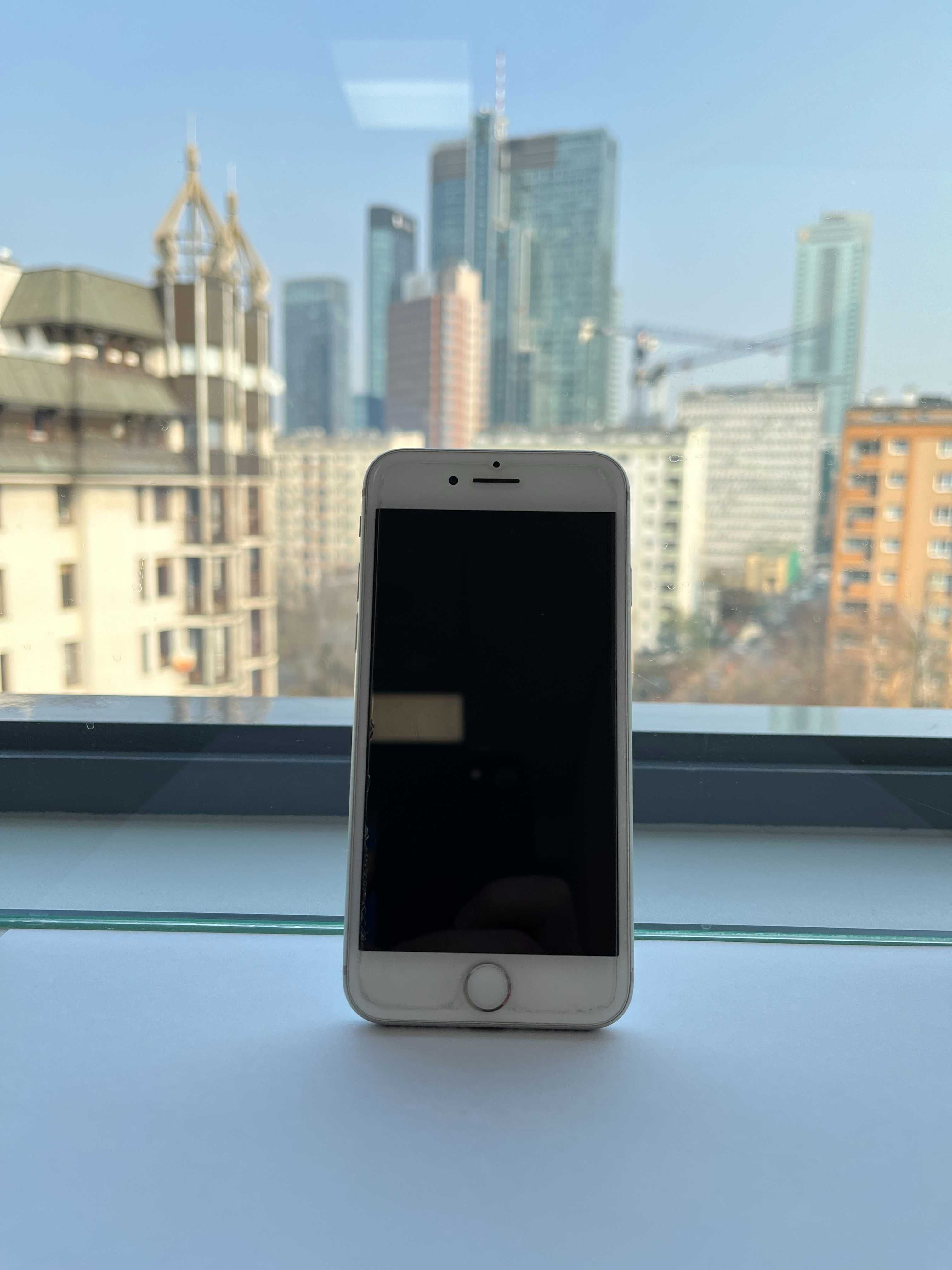 Iphone 8 64gb srebrny