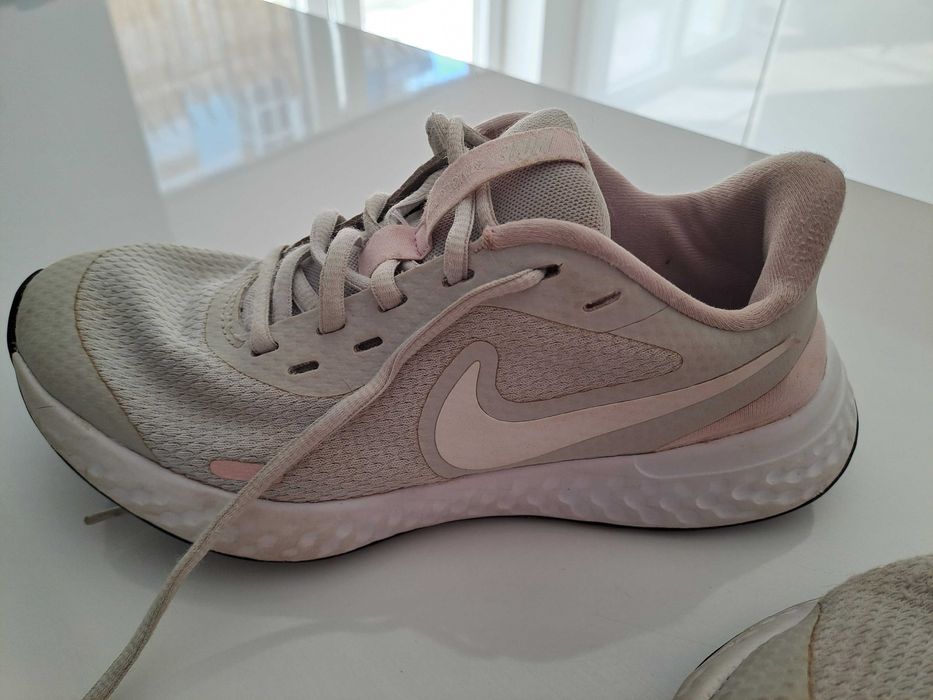 Ténis Nike Revolution 5