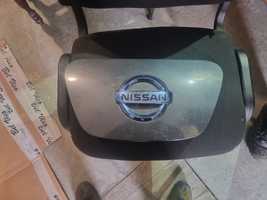 Nissan Leaf кришка лючка зарядки