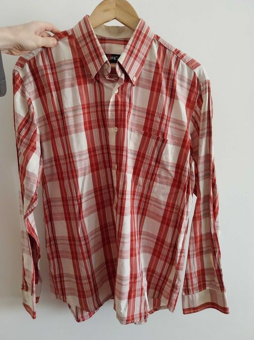 Camisa axadrezada, tamanho L, em muito bom estado