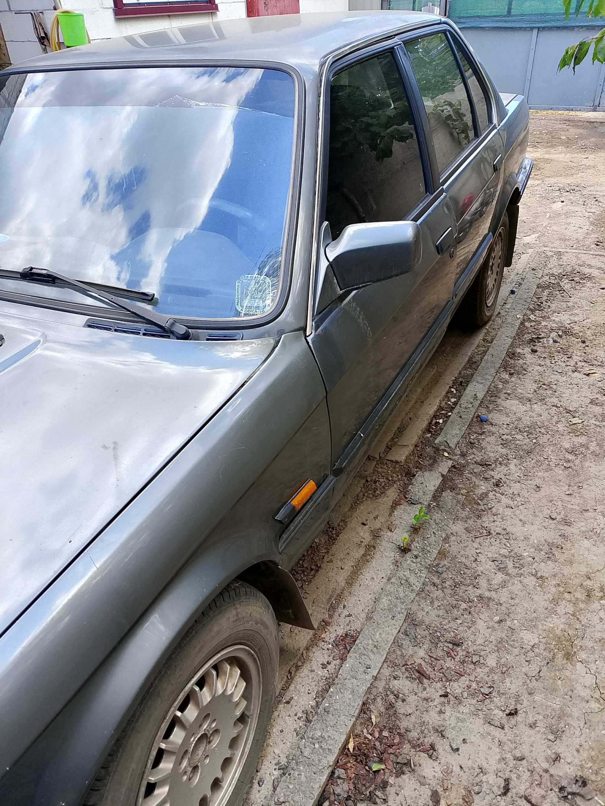 BMW 324 
3 Series