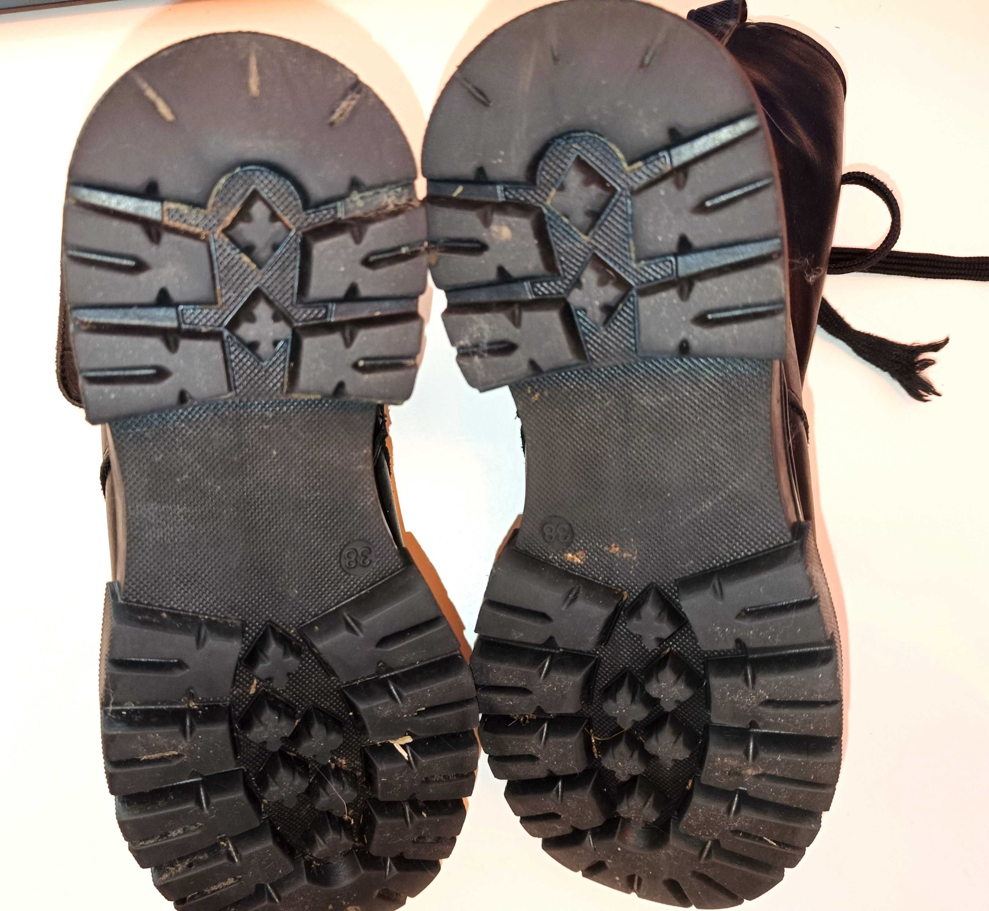 Buty typu glany wykonane z czarnej skóry naturalnej, rozmiar 38