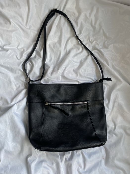 Czarna torebka torba na ramię shopper na zamek z paskiem regulowana