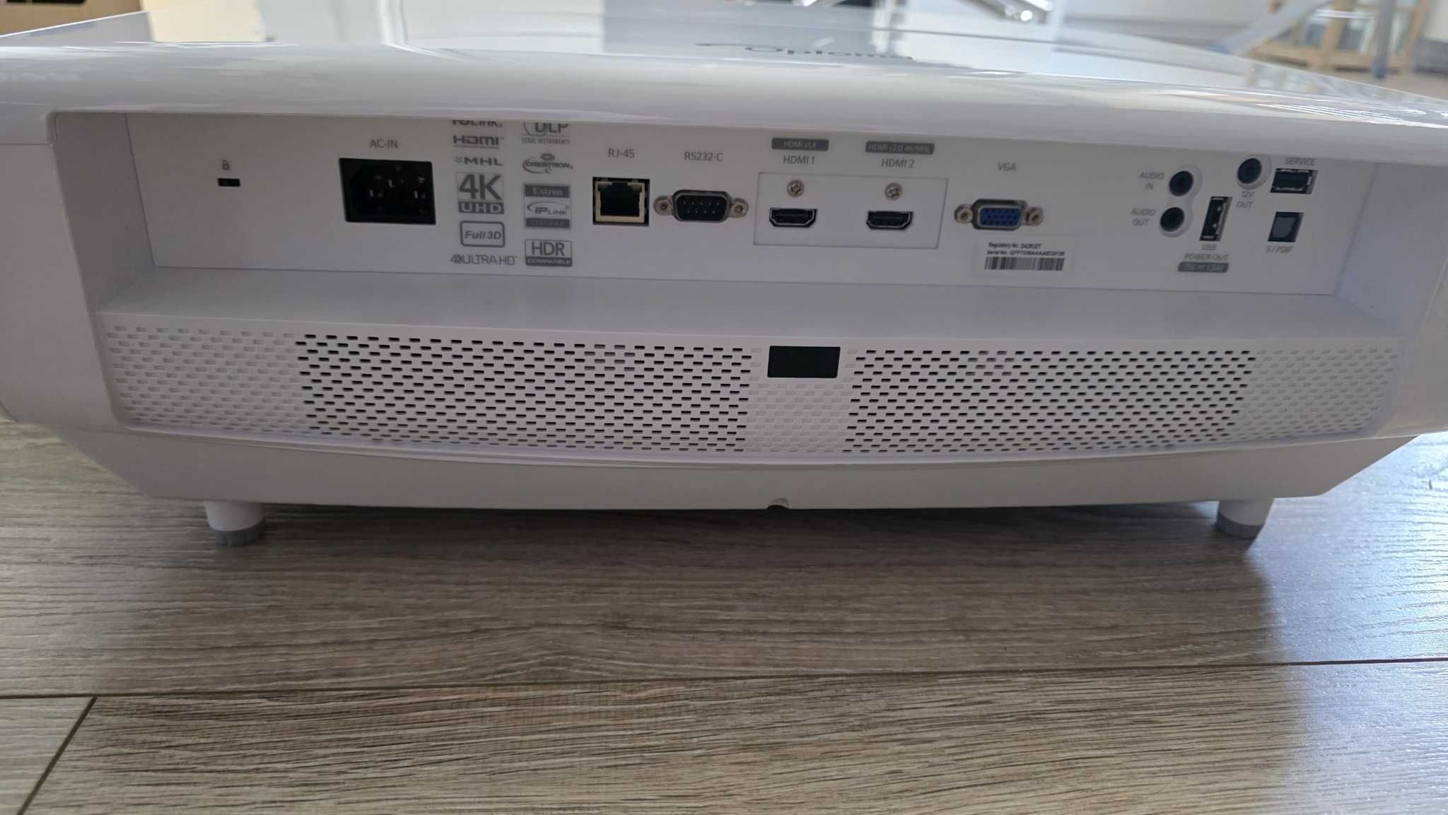 Projektor DLP Optoma UHZ65LV; 5000 ANSI Lumen