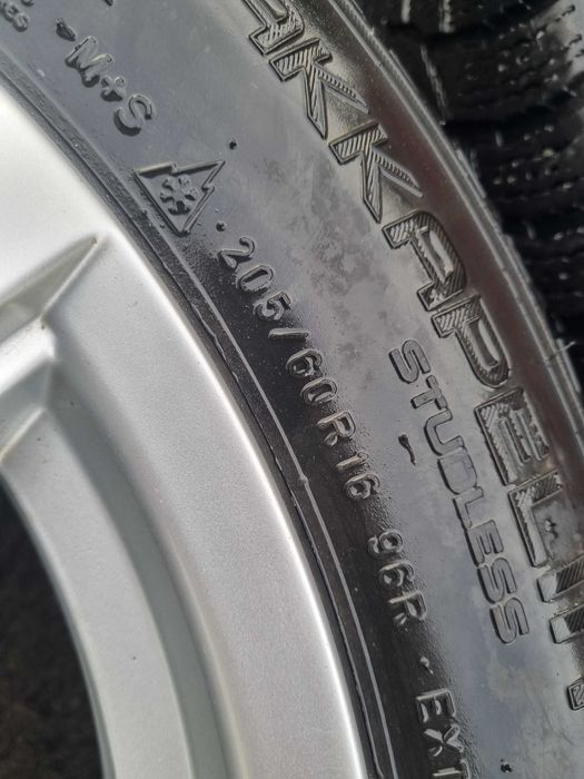 Колеса зимові Мерседес 205/60 R16 NOKIAN