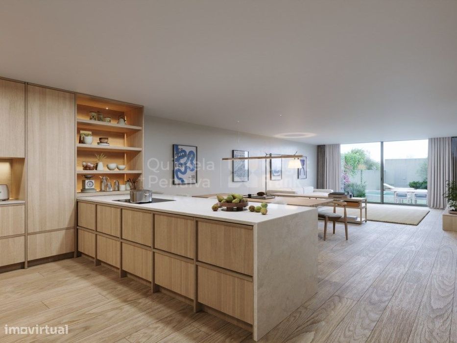 Moradia T4 com piscina e jardim no centro de Matosinhos