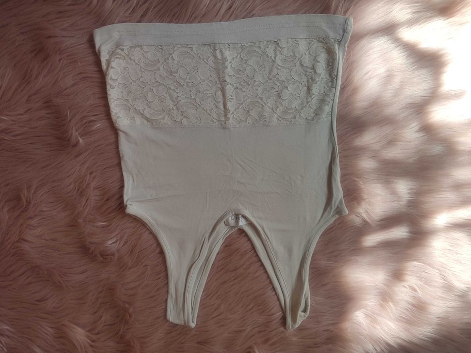 Bluzka bez rękawów beżowa z koronką rozm. S/M