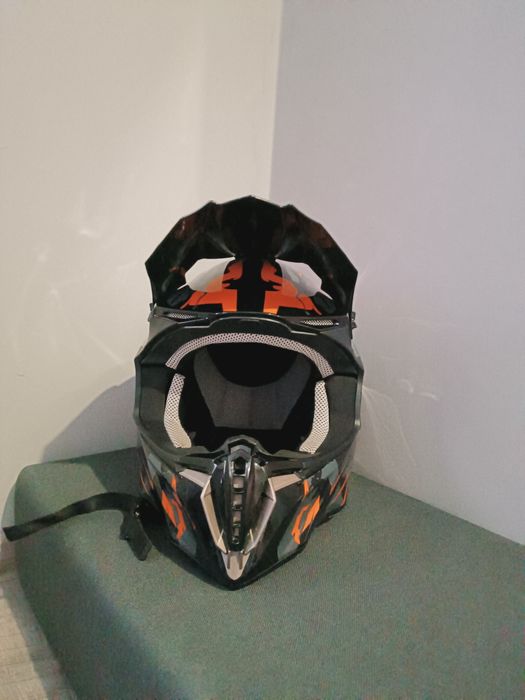 шолом кросовий ,