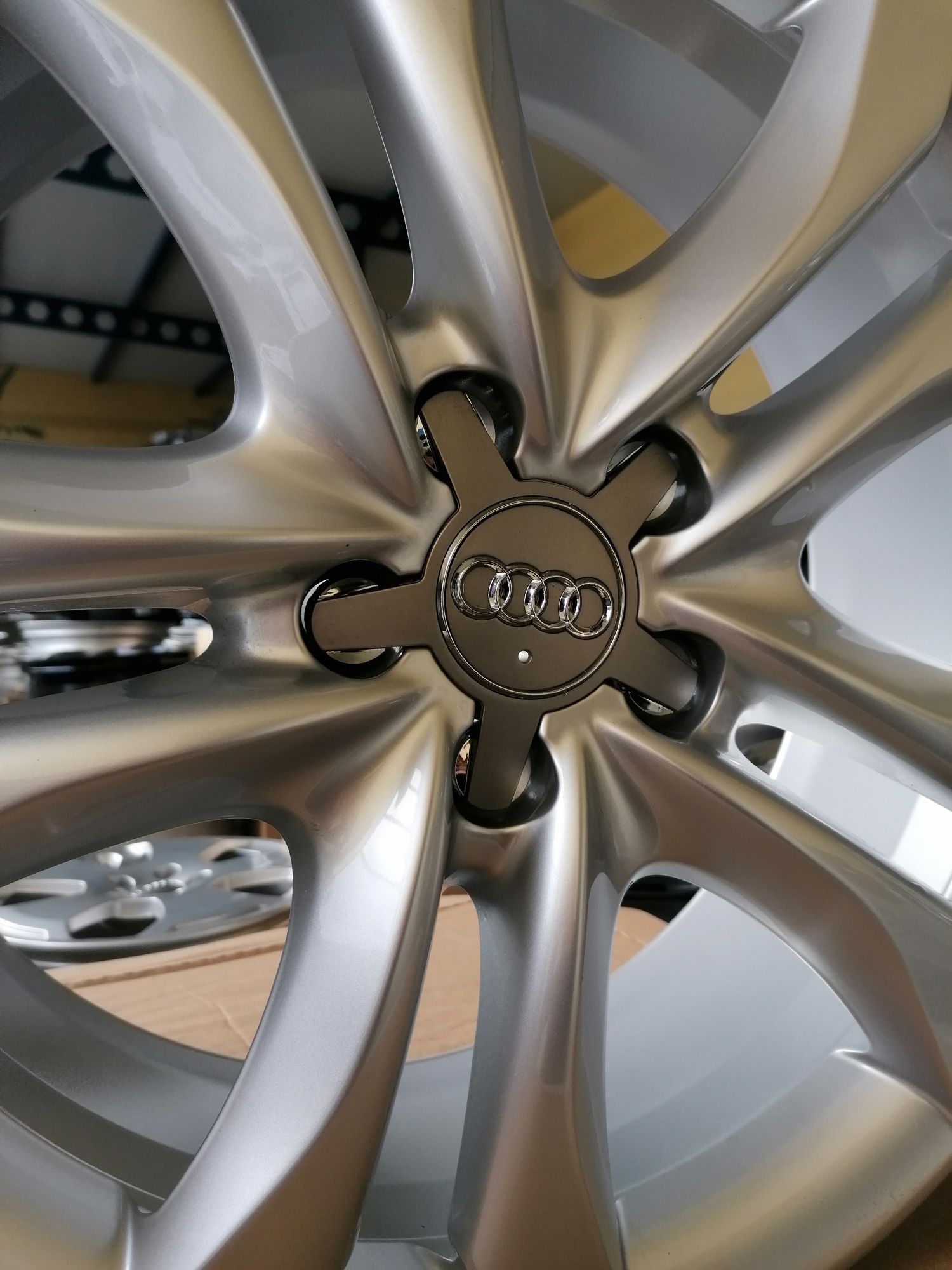 Nowe oryginalne felgi aluminiowe 19 cali Audi Q3 Q5