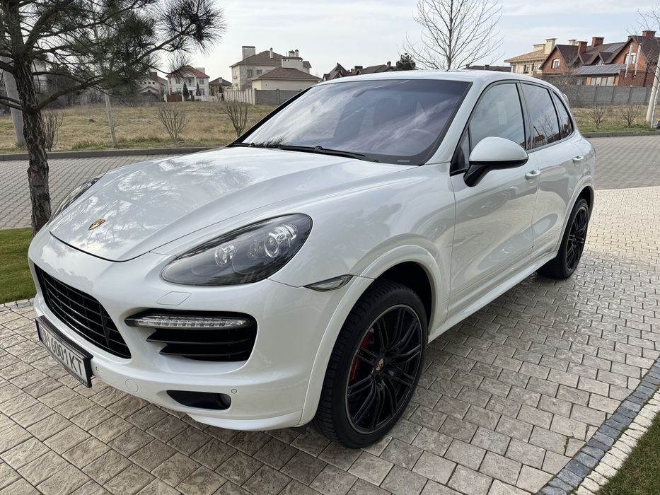 Porcshe Cayenne Turbo S официальный
