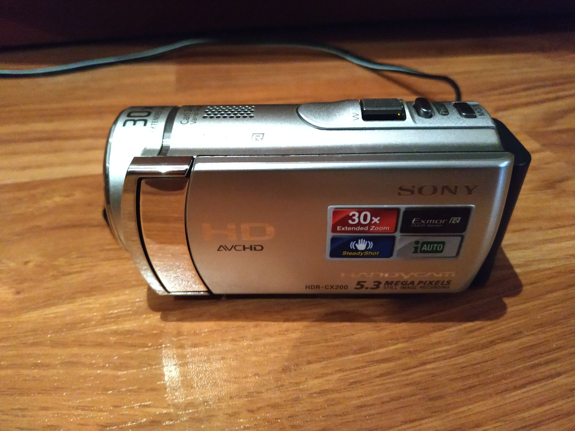 Відеокамера SONY HDR–CX200E silver + подарунок