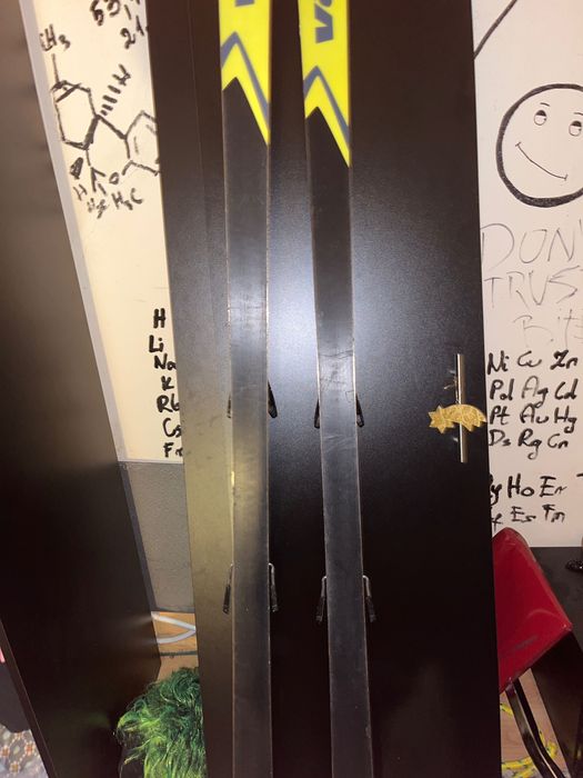 Narty sportowe bez uszkodzeń