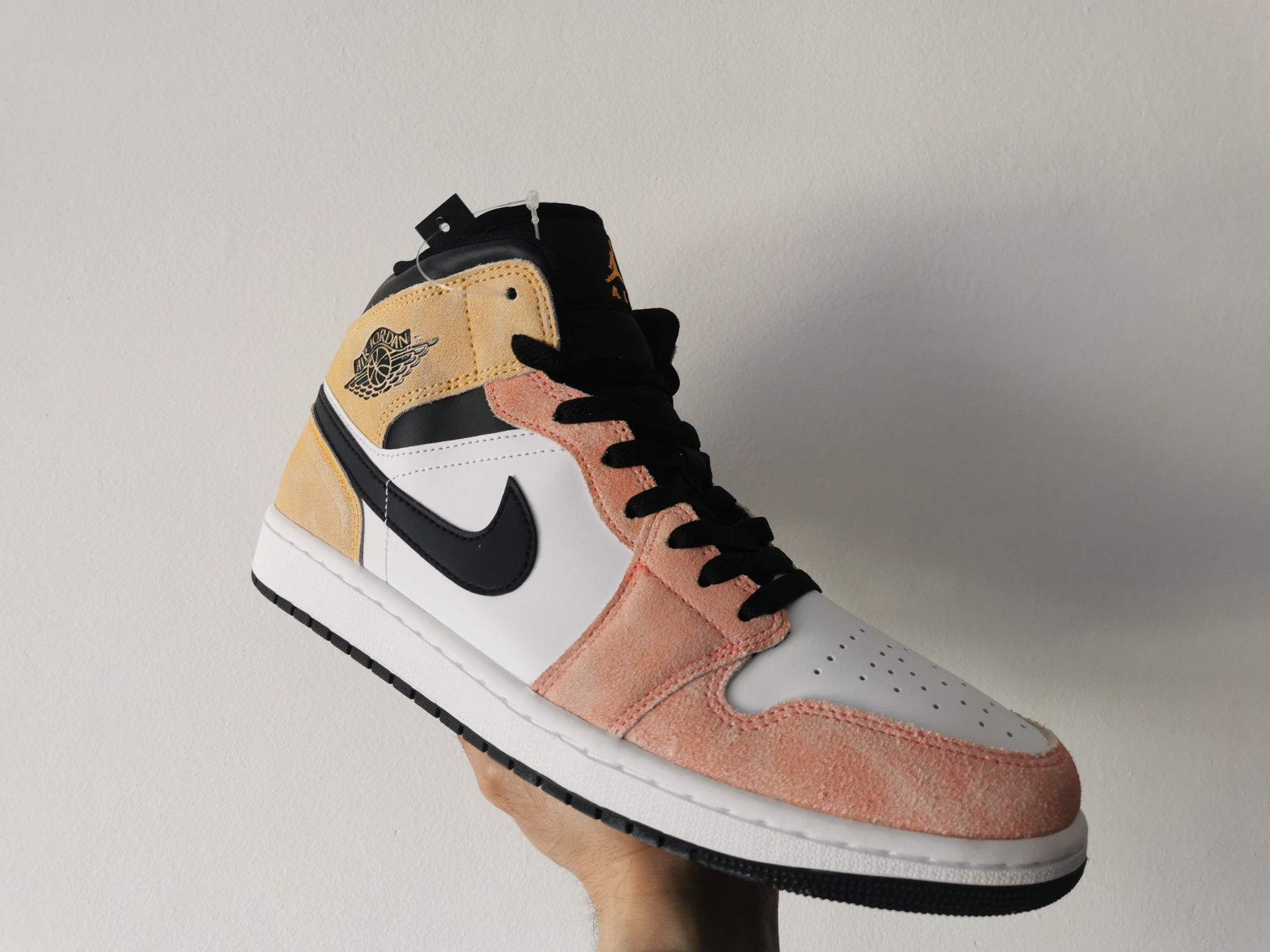 Buty do koszykówki Nike Air Jordan 1 mid magic ember