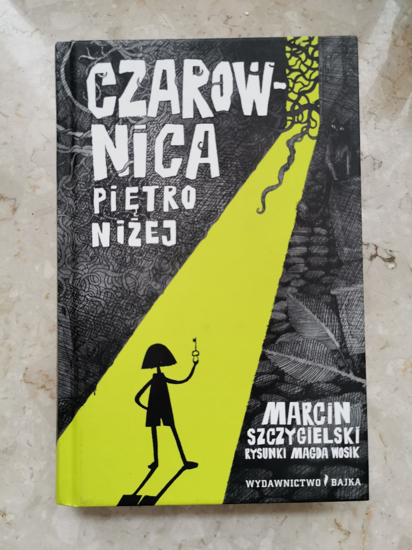 Czarownica piętro niżej - Marcin Szczygielski