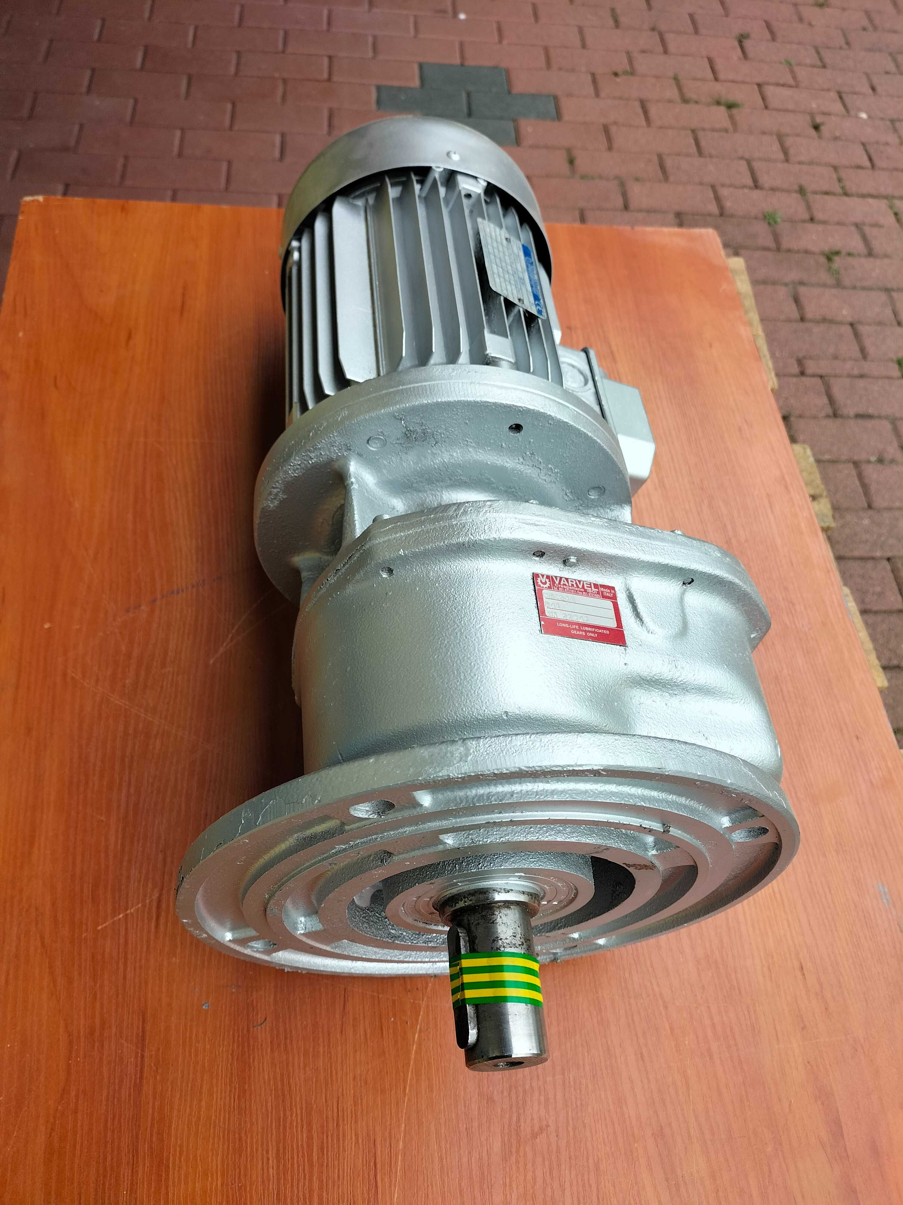 Motoreduktor 1,1kw.20ob/min.kołnierzowy