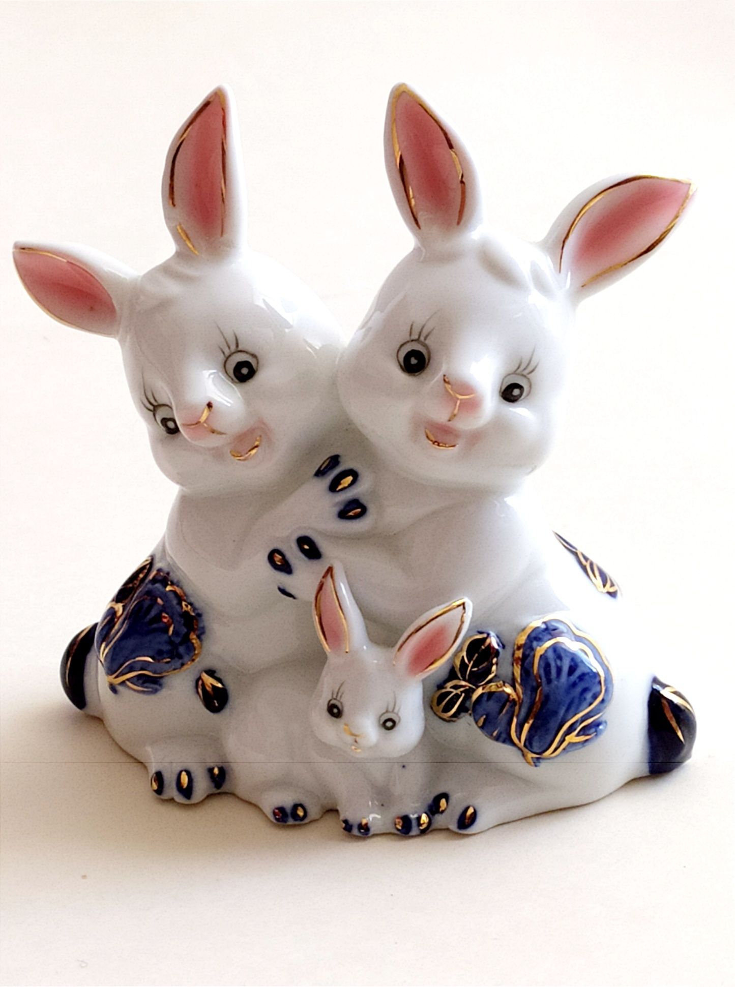 Зайцы статуэтка фарфоровая зайки кролики фигурка декоративная кролики